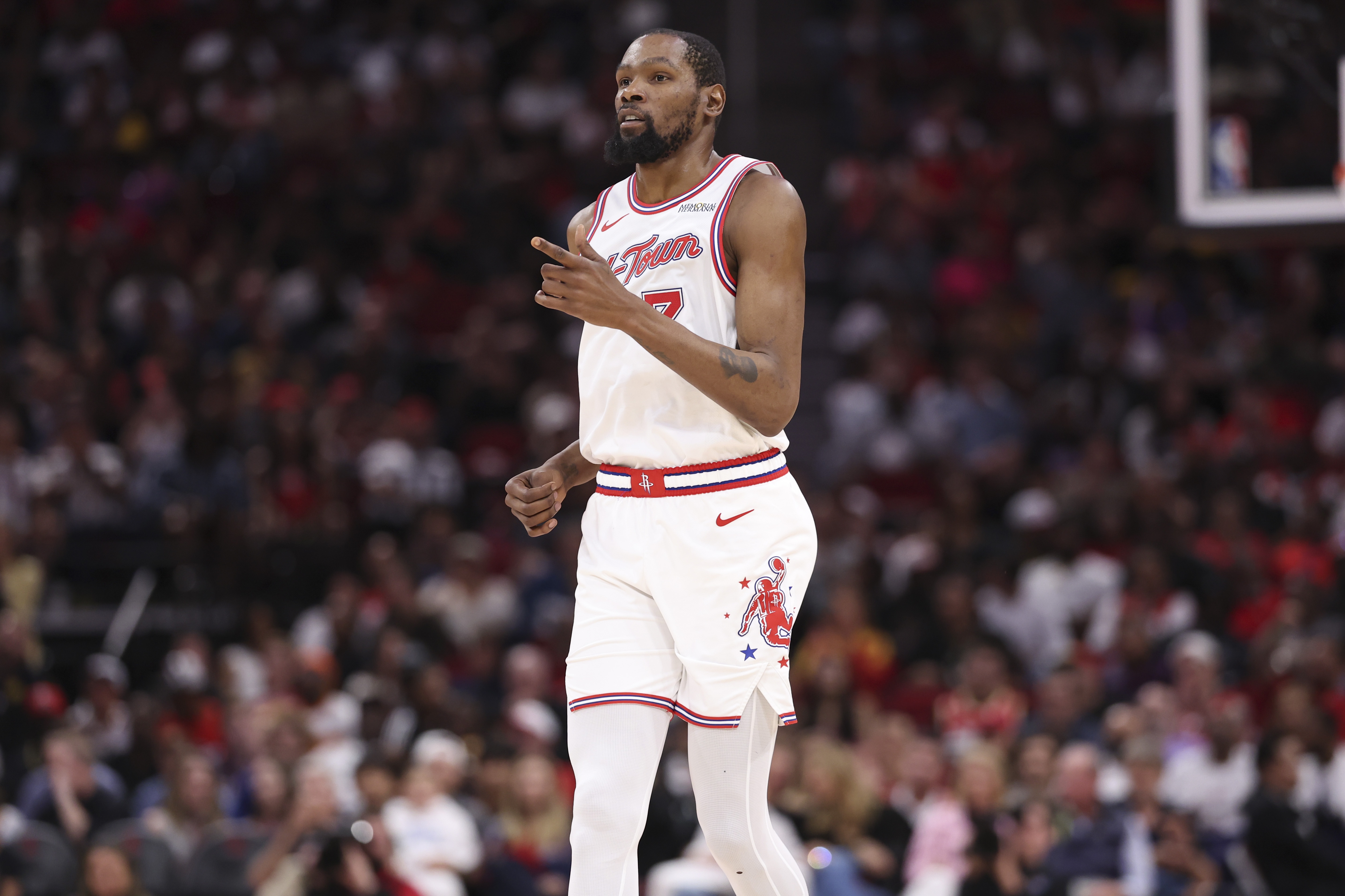 开云平台登录-斯玛特：季后赛对阵杜兰特很残酷 他是史上最伟大球员之一